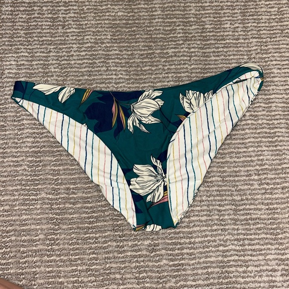 O’Neill two piece - Picture 4 of 6